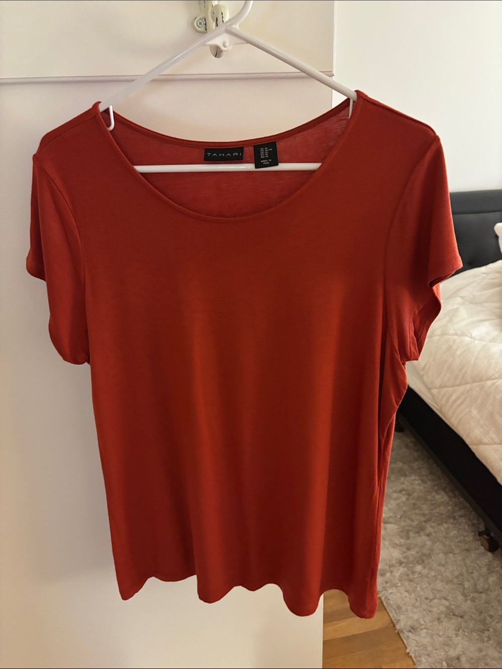 Tahari Rust Short Sleeve Scoop Neck Tee